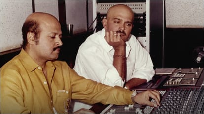The Roshans Review in Hindi by Pankaj Shukla Netflix Indian Rakesh Roshan Rajesh Hrithik Ira classic songs