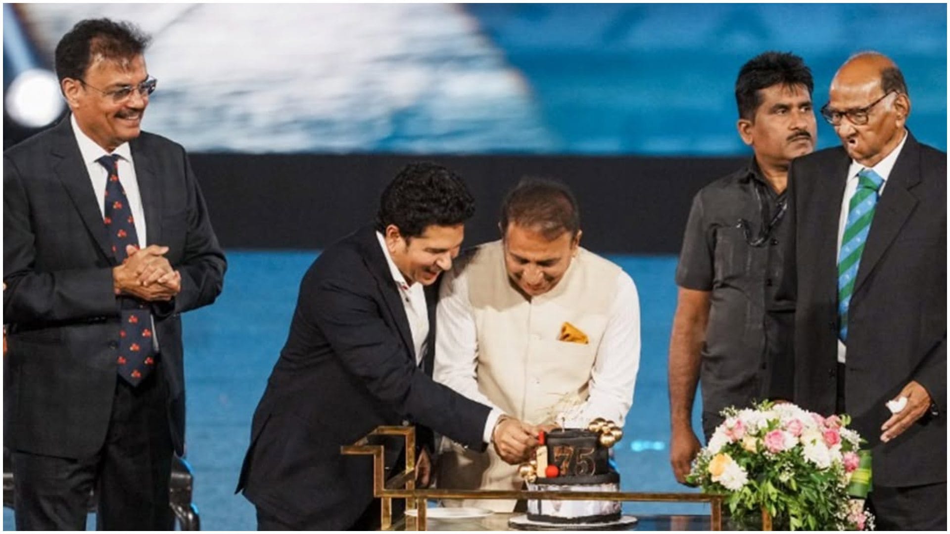 Wankhede Stadium: Sunil Gavaskar danced on song 'Om Shanti Om', Sachin sang song with Shekhar Ravjiani, Video