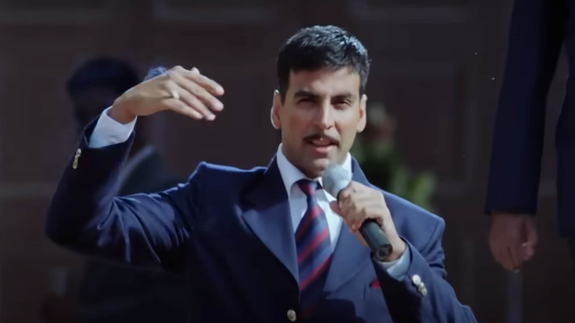 Akshay Kumar portraying Soldier role in these movies before sky force Sainik Andaaz Kesari Holiday