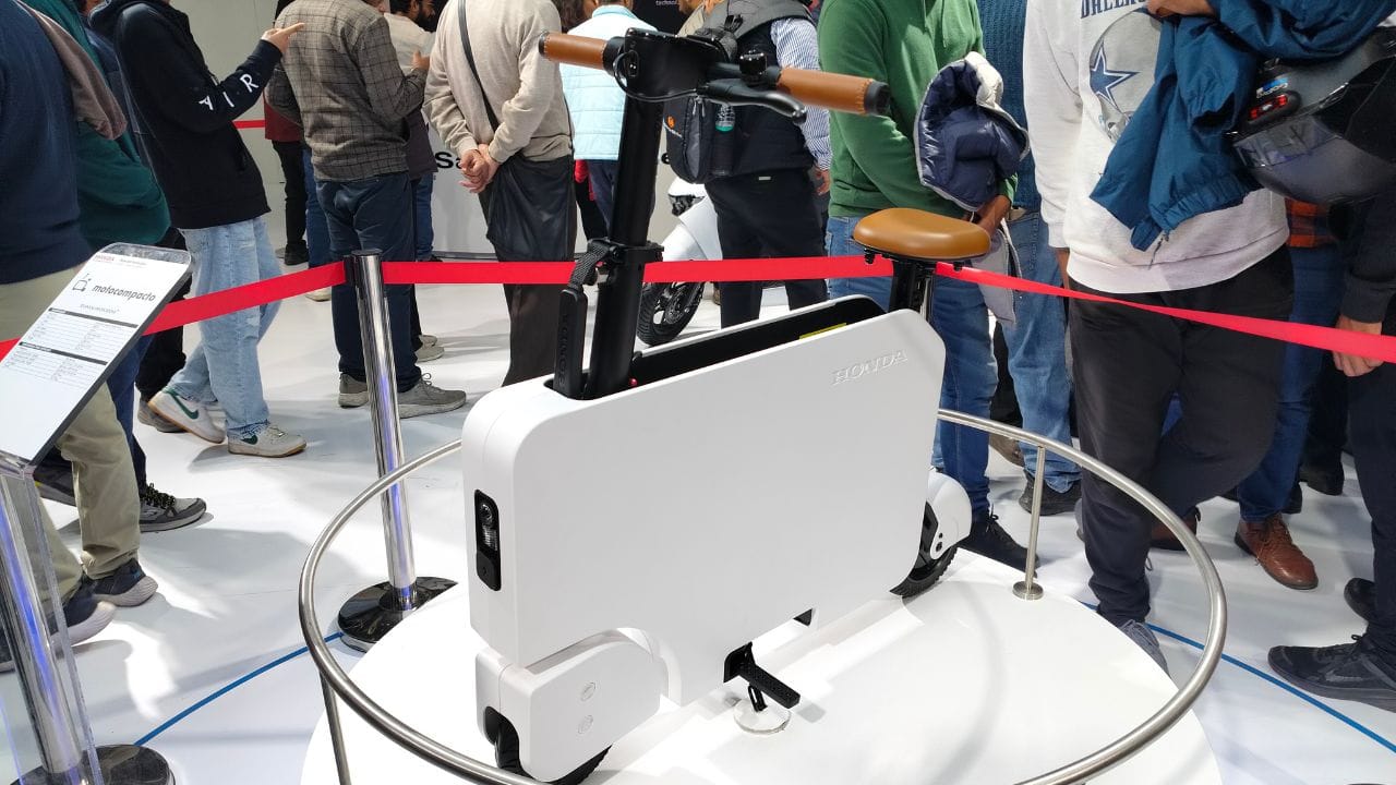 Unique Electric Vehicles In Auto Expo 2025 Wave EVA Hero Surge Honda Mini Scooter Yamaha Concept Electric Vehi
