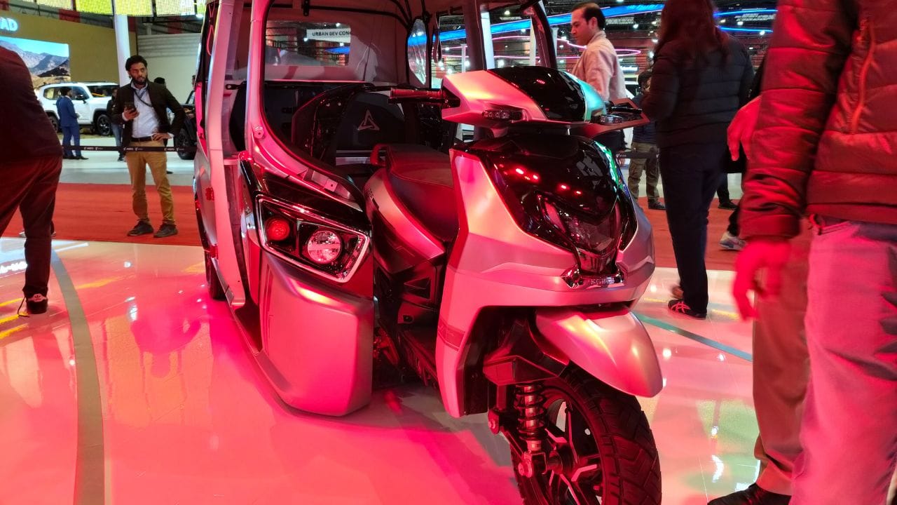 Unique Electric Vehicles In Auto Expo 2025 Wave EVA Hero Surge Honda Mini Scooter Yamaha Concept Electric Vehi