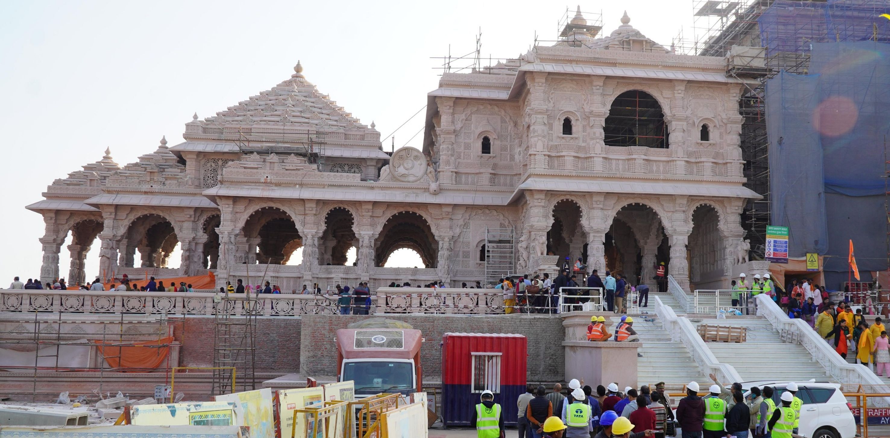अयोध्या में निर्माणाधीन राम मंदिर।