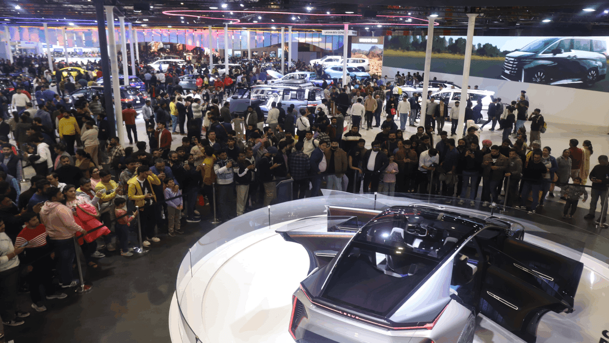 Auto Expo 2025 photos new bus Travel 1 km on e-cycle for 10 paise and Baby roller for narrow roads