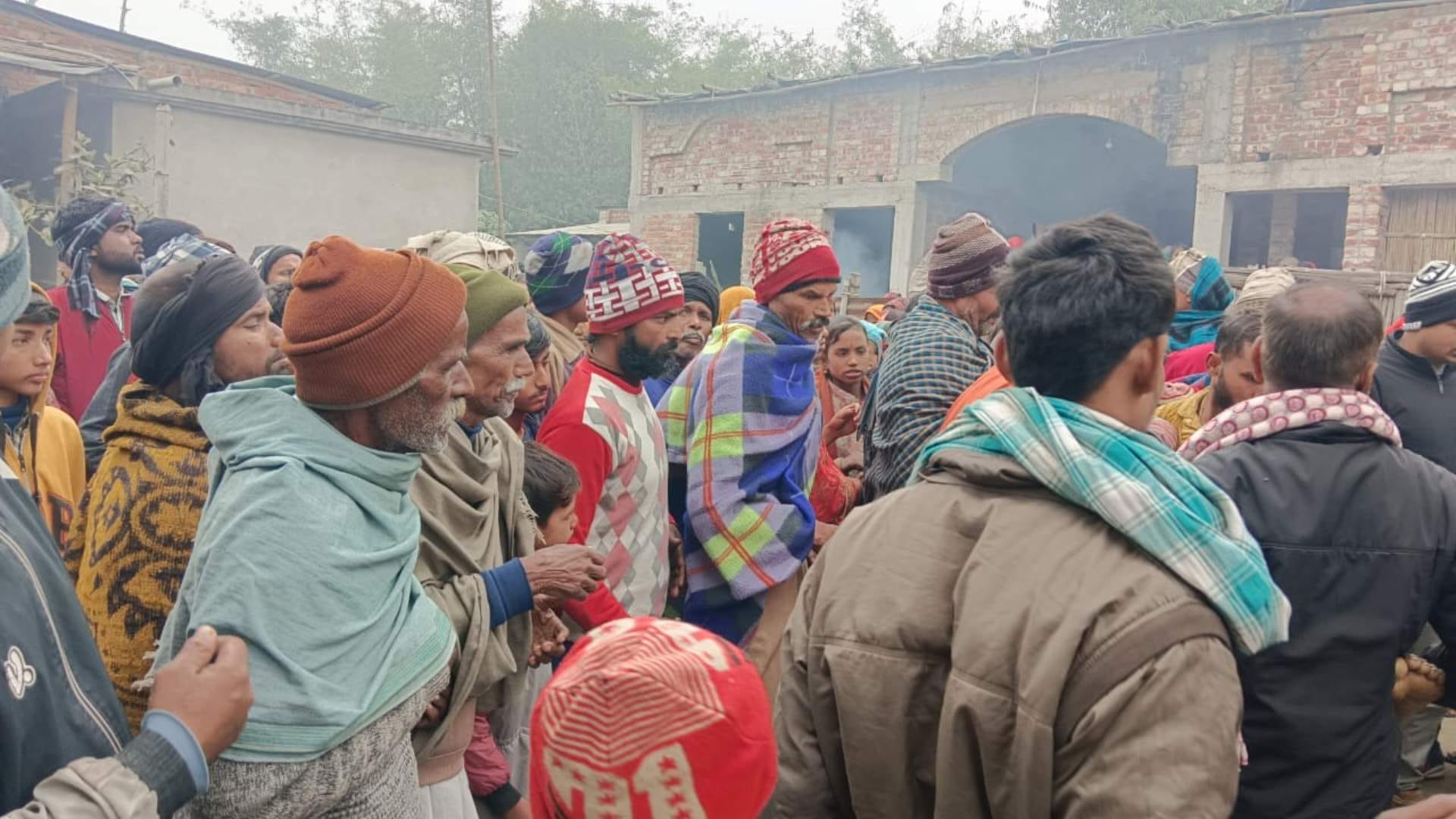 Bihar News : Two people died during Hospital wall collapses Gopalganj Bihar Police accident news