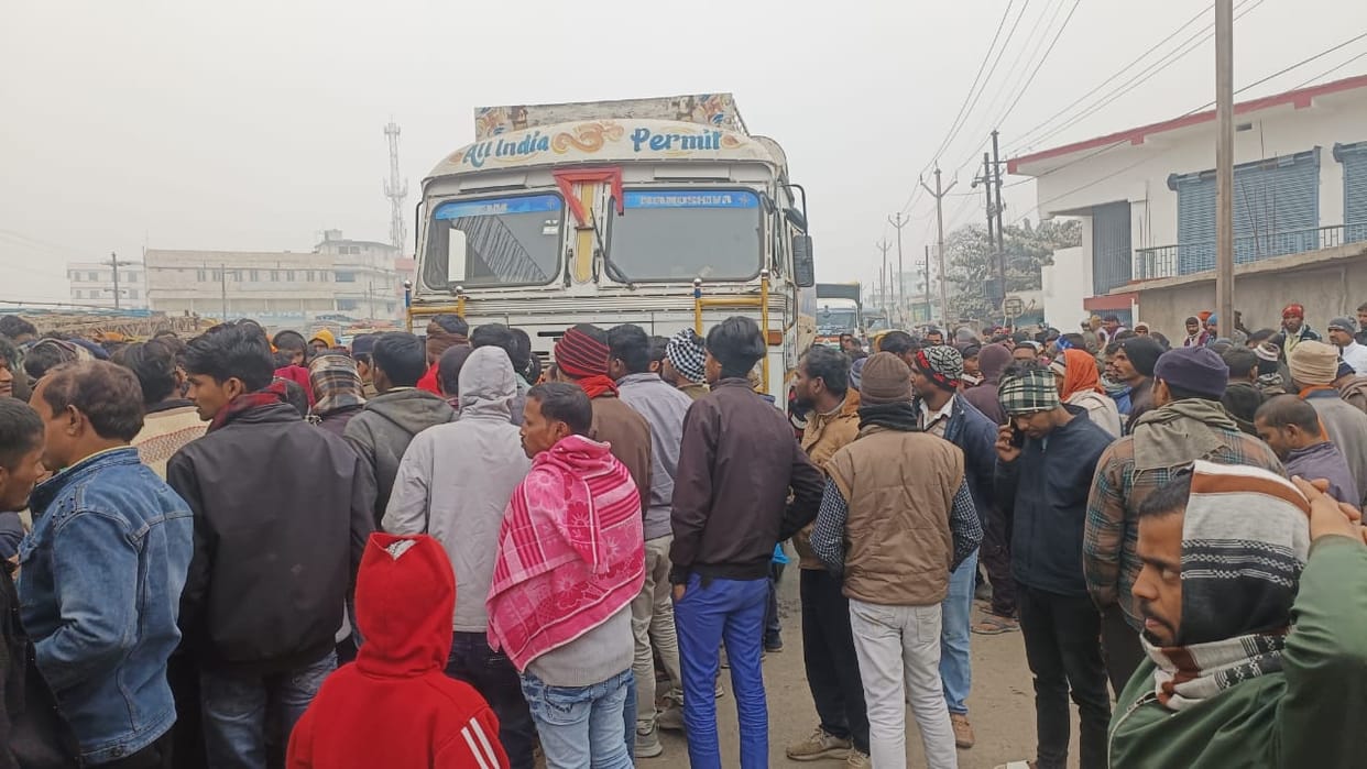 Bihar News: Two brothers died in an accident in Hajipur Vaishali, police lathicharged after ruckus in protest
