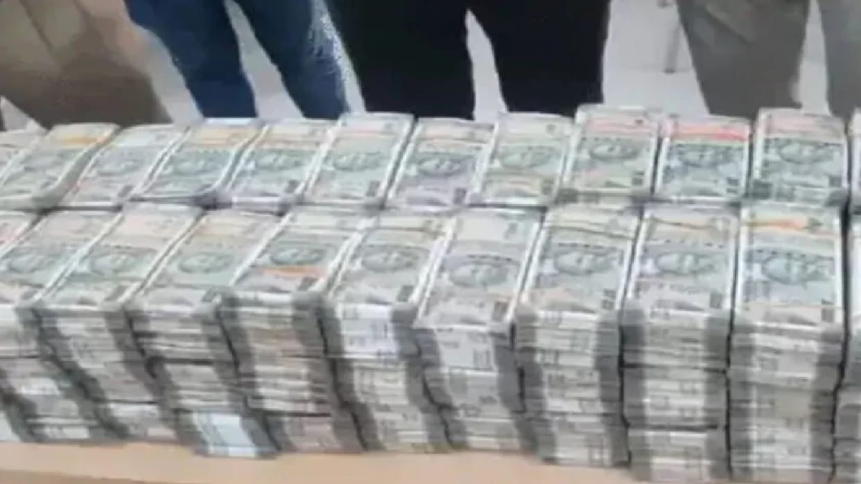 Police recovered one crore cash in the car at Durg-Rajnandgaon border