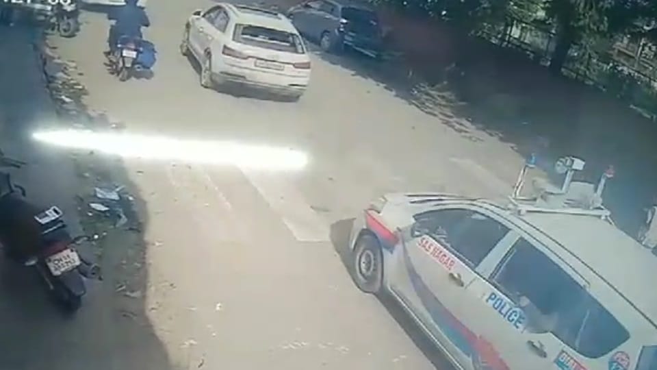 Audi fled after seeing Mohali PCR: Three suspicious youths entered Chandigarh, left it in Dadumajra and fled