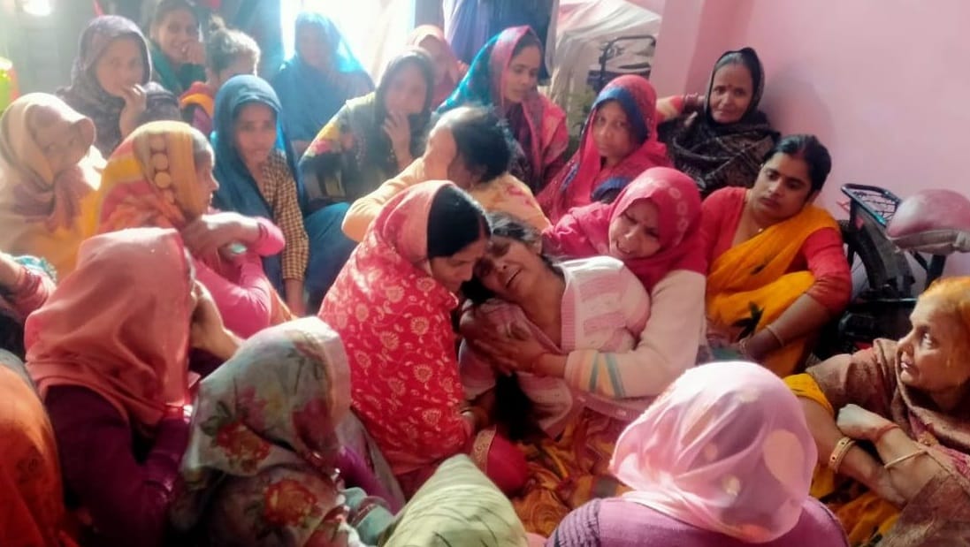 Unnao News Mother and Two Children Die of Suffocation from Coal Stove in Closed Room