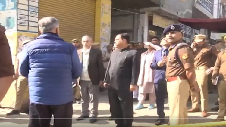Sambhal Riot Case: संभल पहुंचा न्यायिक जांच आयोग, जामा मस्जिद इलाके का निरीक्षण किया, दर्ज होंगे बयान