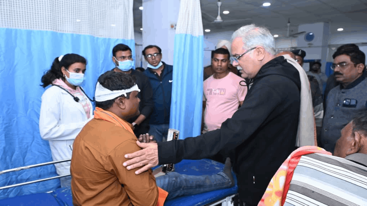 पीड़ितों से मिलने पहुंचे भूपेश बघेल