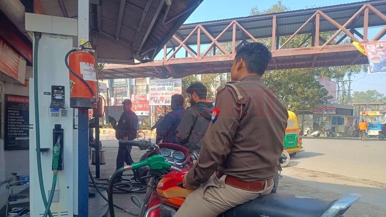 order ineffective fuel available at petrol pumps without helmet in Bareilly