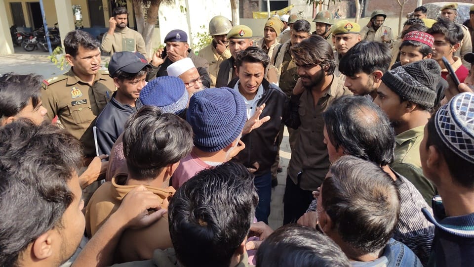Fruit vendor dies in police station in Sambhal, family members create ruckus