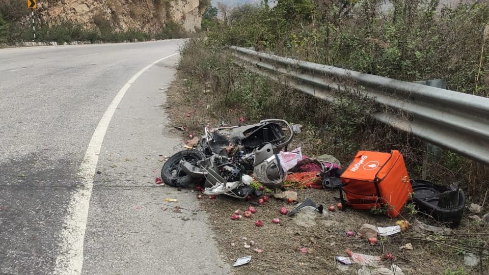 Badrinath Highway Accident scooty and truck Collide near Kaliyasod