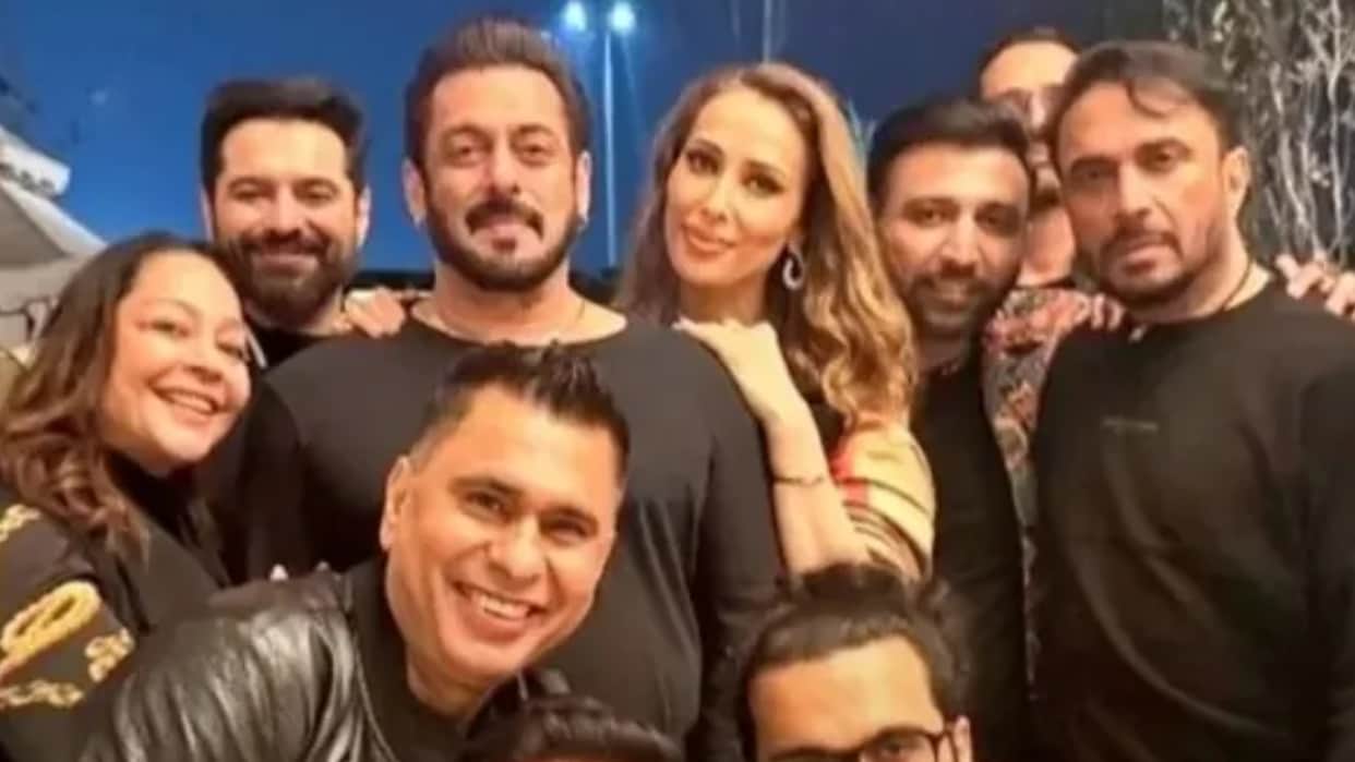 Salman Khan stands close to Iulia Vantur in UNSEEN PIC from Sikandar actor Jamnagar birthday goes viral