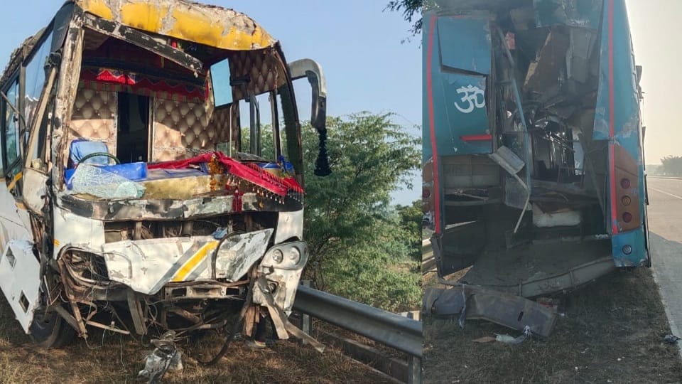 Accident on Yamuna Expressway: Double decker buses collide with each other 15 passengers injured