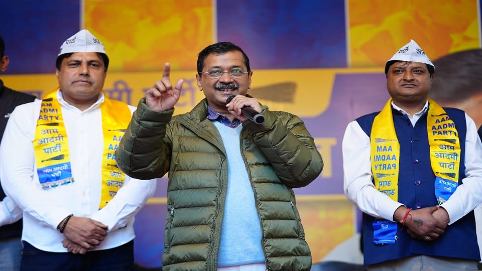 Delhi Assembly Elections: Party switching continued throughout the day in the electoral battle.