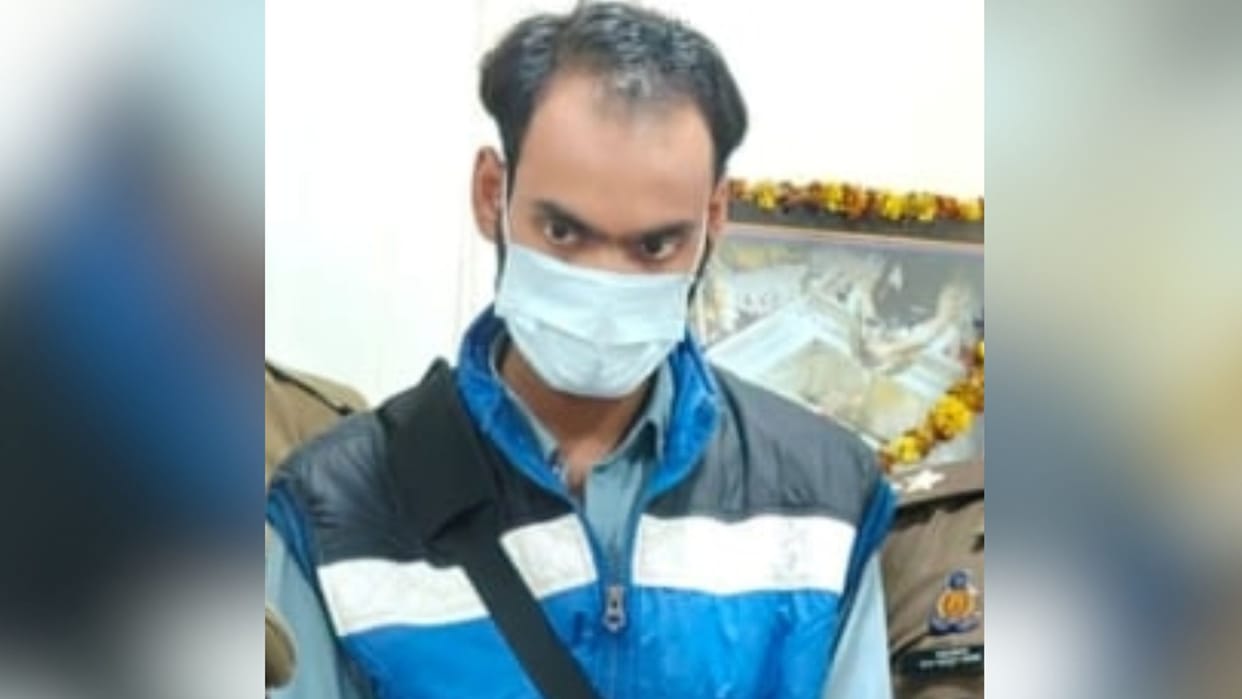 GRP caught a passenger with Rs 42 lakh at Varanasi Cantt station