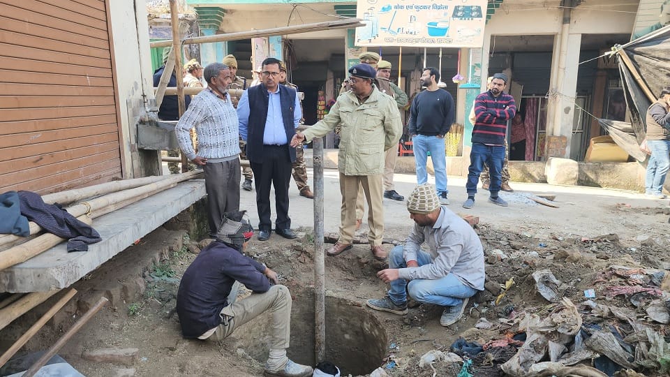 ASI team reached Sambhal again: inspected Sarayatrin Jama Masjid and well, got the closed well opened