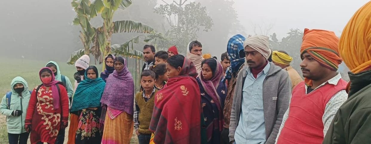 Bihar News: Two youths died in a road accident in Vaishali, bike collided with boundary wall due to fog.