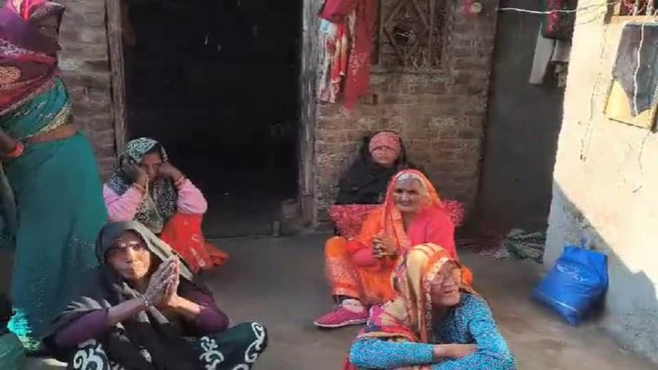 widowed woman troubled by poverty committed suicide in Etah Of UP
