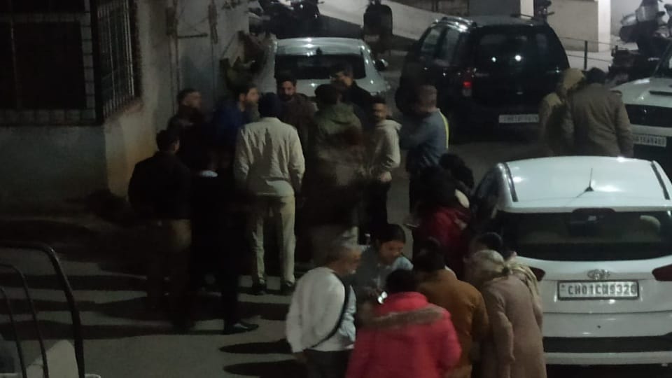 Purse snatching from old women in Chandigarh see video