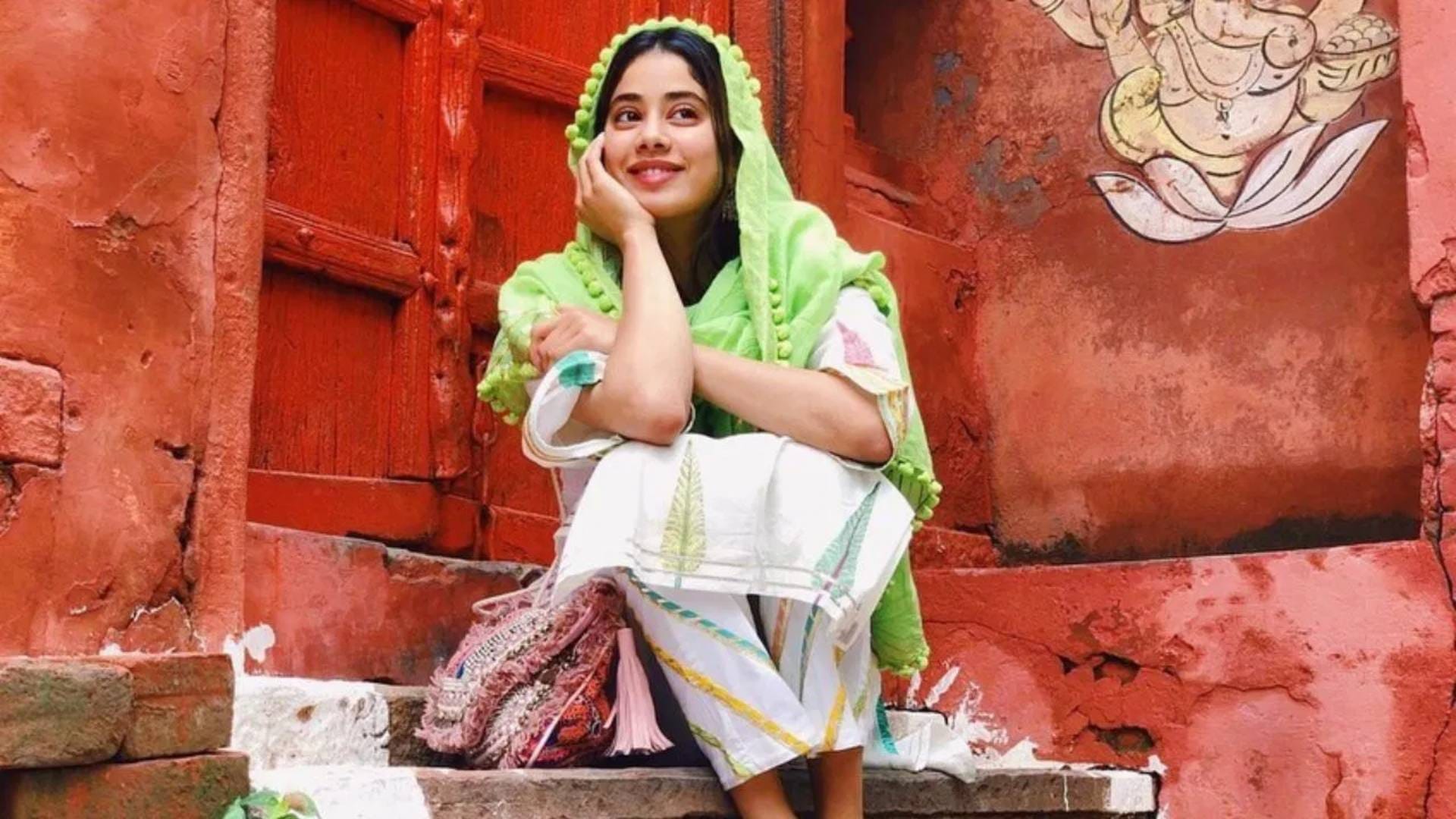 Republic Day 2025 take inspiration from Urvashi Rautela Sara Ali Khan Janhvi Kapoor TriColor Outfits disprj