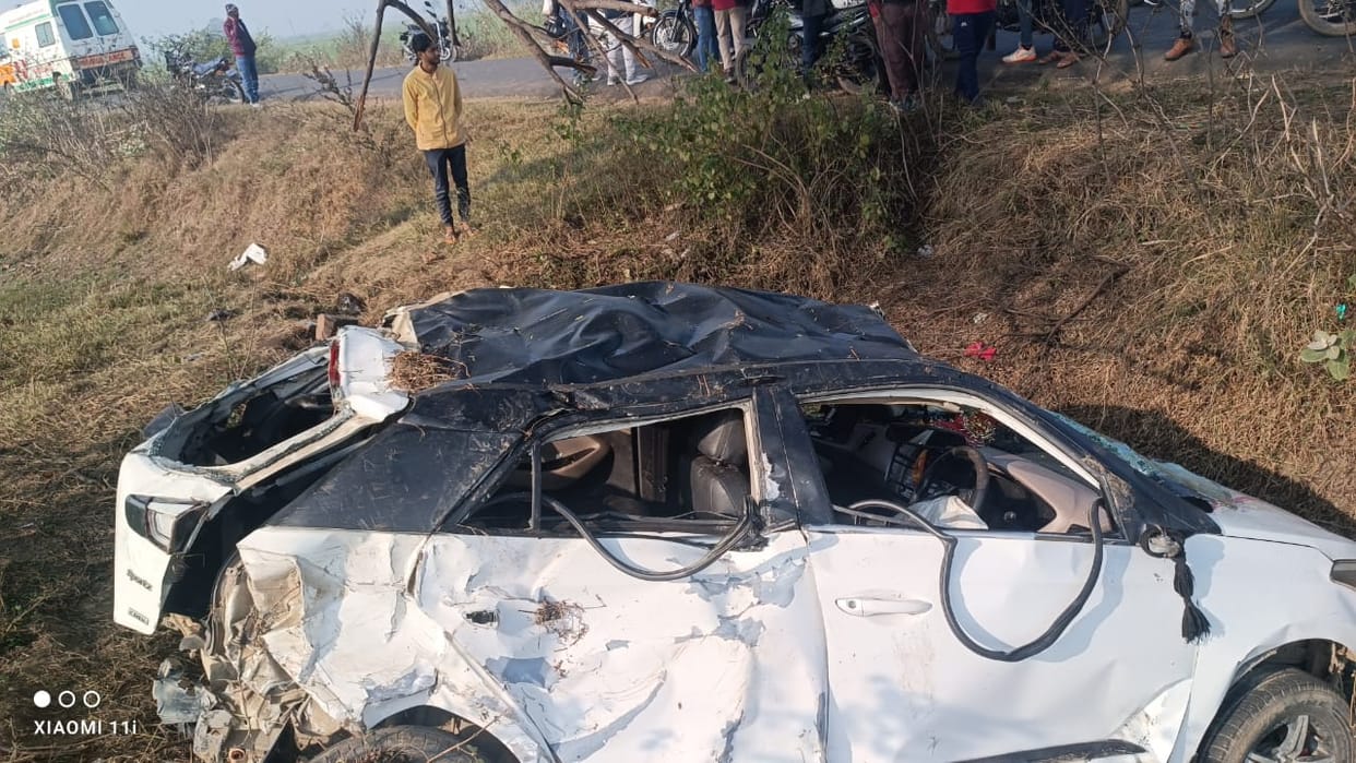 Orai Accident High speed car collided with a tree three died and three injured police said they were drunk