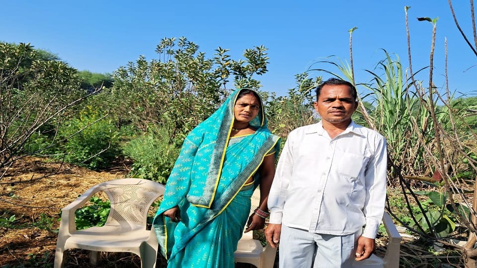 किसान दिव्या वर्मा और जदुनंदन वर्मा