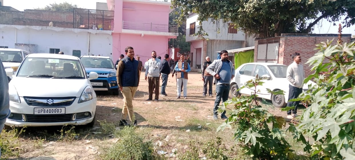 Robbery at midnight in Mainpuri: Criminals raid house of a fertilizer seller shoot watchman steal goods worth