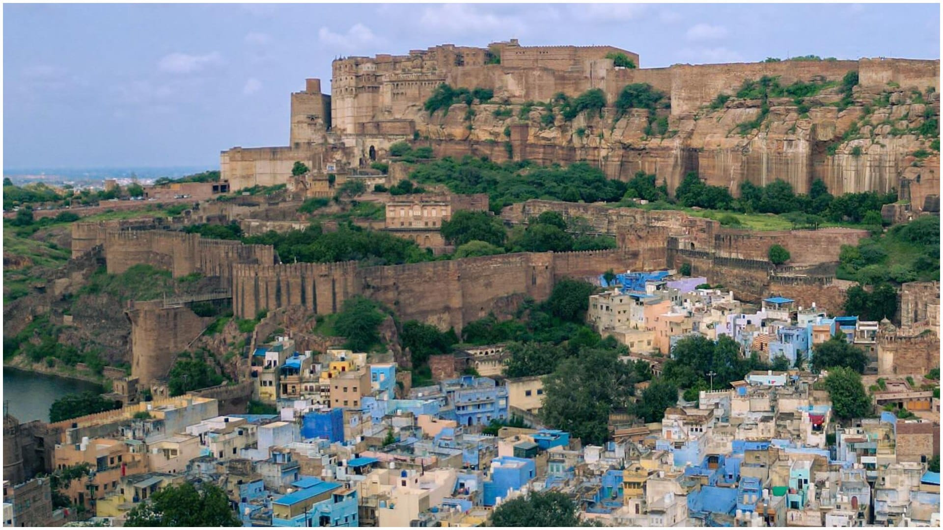 Republic Day 2025 Visit Top 5 Most Famous Historical Forts In India