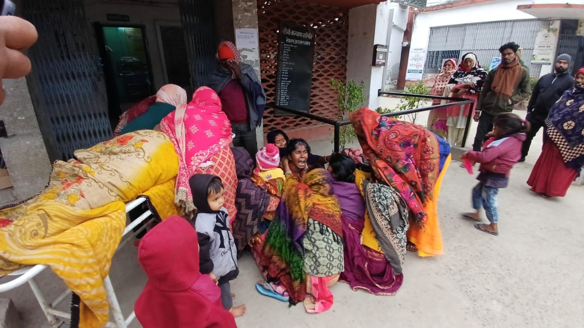 Muzaffarpur Woman died after delivery, family members create ruckus serious allegations against hospital staff