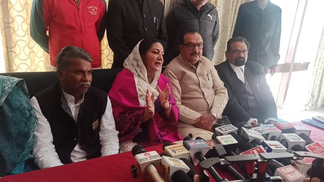 INLD leader Sunaina Chautala attacks BJP in Rohtak, says government has no control over officers