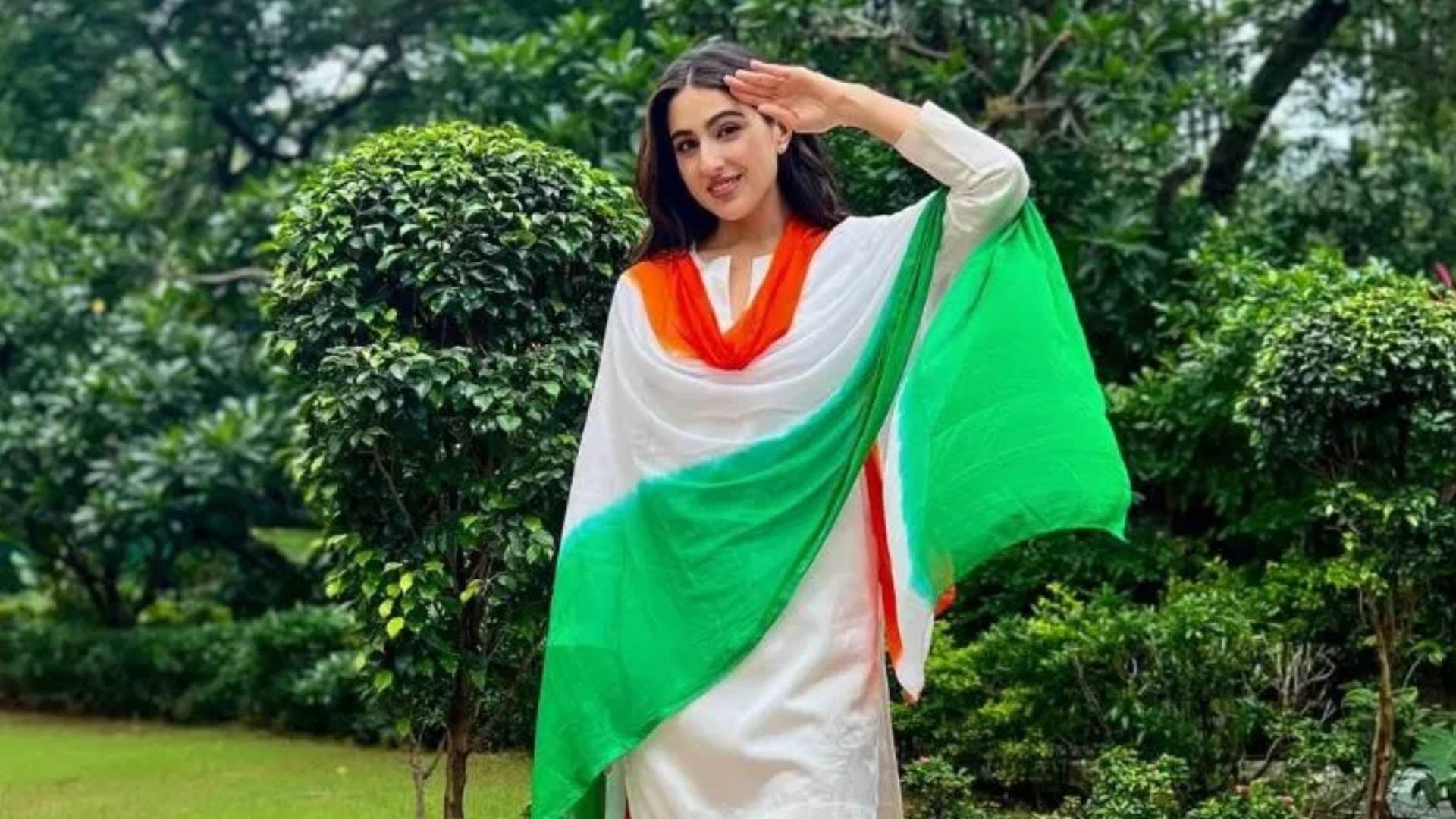 Republic Day 2025 take inspiration from Urvashi Rautela Sara Ali Khan Janhvi Kapoor TriColor Outfits disprj