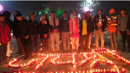 Ram Mandir First Anniversary Grand Ganga Aarti in Kashi devotees lit lamps said Jai Shri Ram