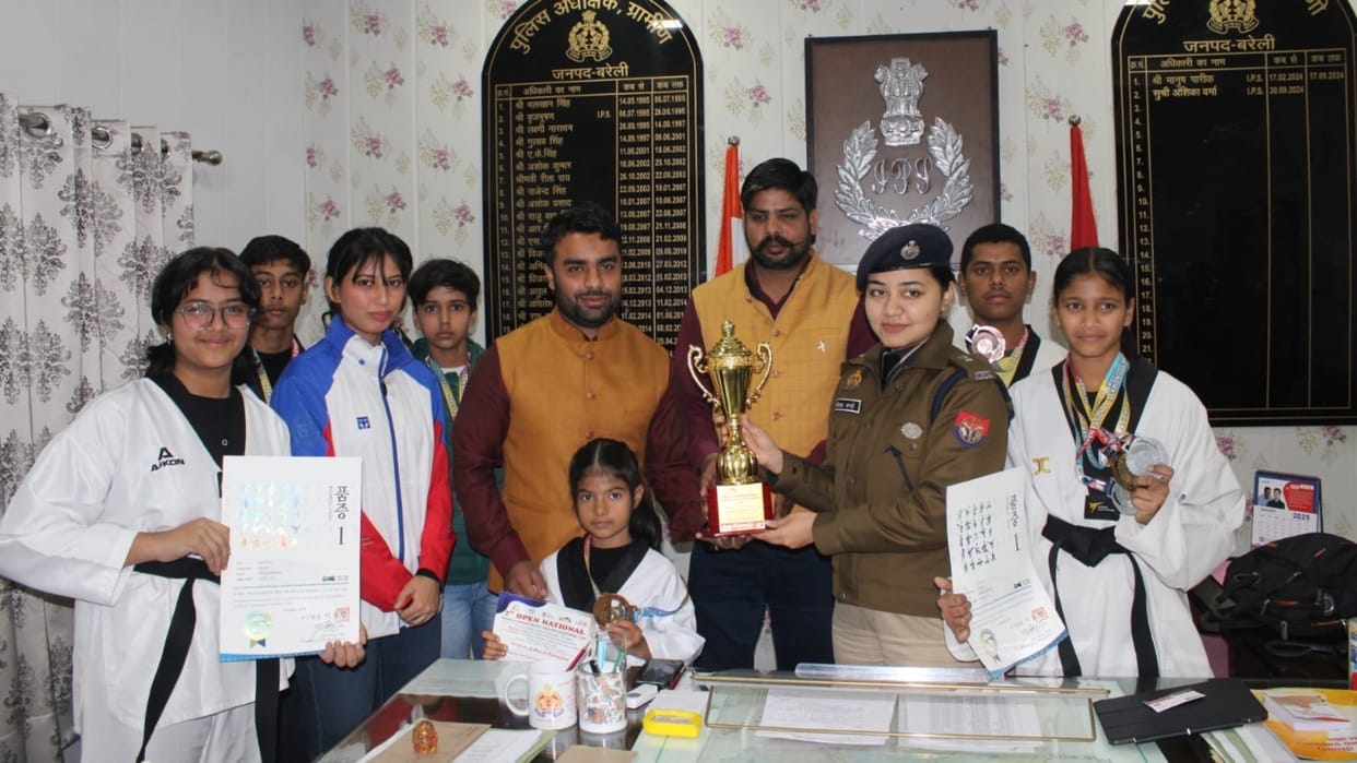 Players won medals in National Taekwondo Competition SP south honoured them in bareilly