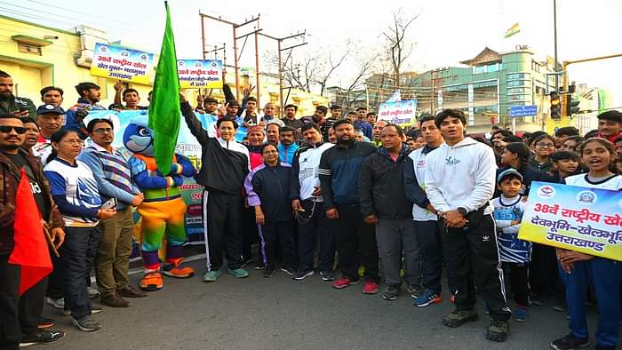 Kumaon Commissioner Deepak Rawat ran with children in Run for National Games