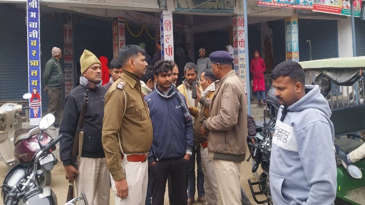 Crime in Bihar terror of thieves is at its peak in Gopalganj lakhs of rupees stolen from gold and clothes shop