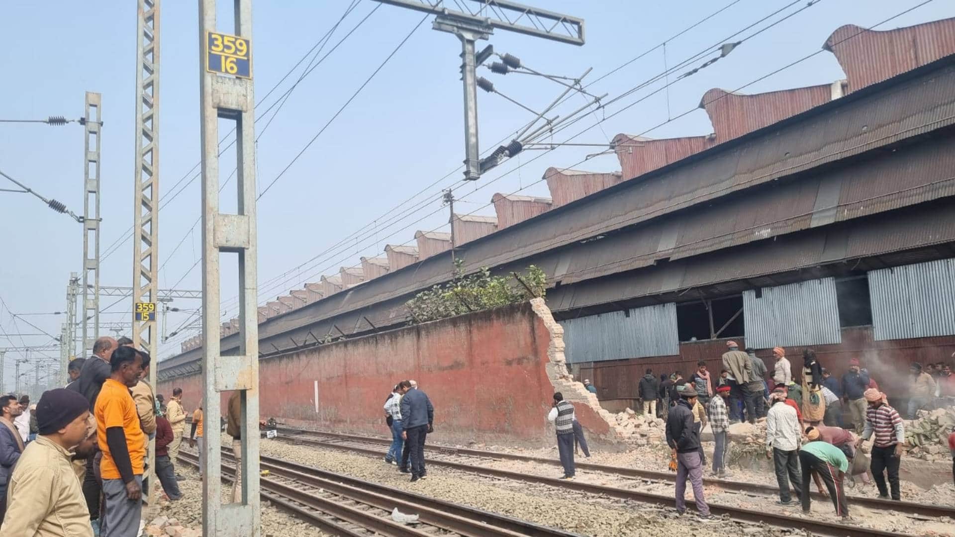 Bihar News Goods train derailed in jamalpur bihar passenger train saved by driver