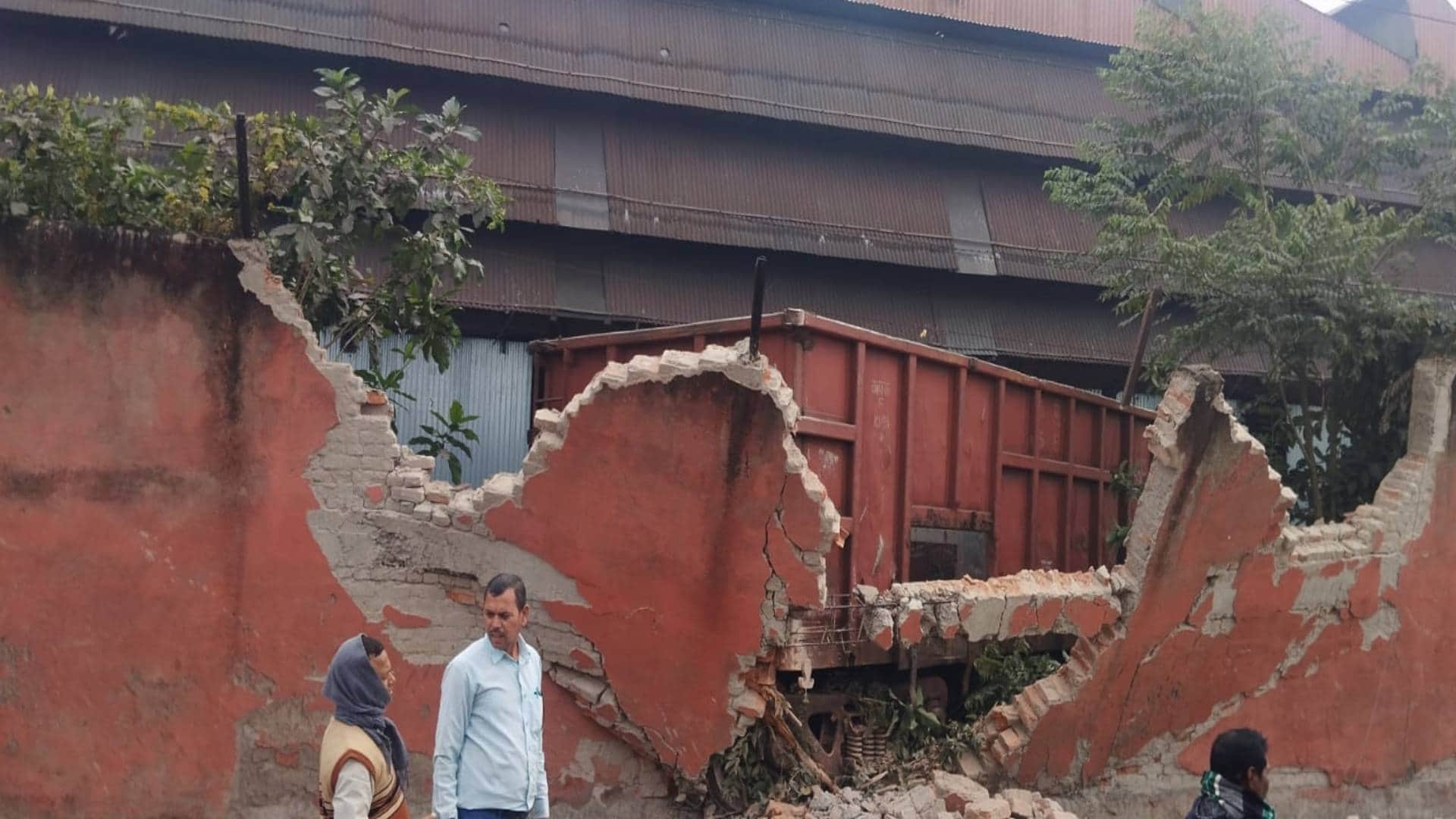 Bihar News Goods train derailed in jamalpur bihar passenger train saved by driver