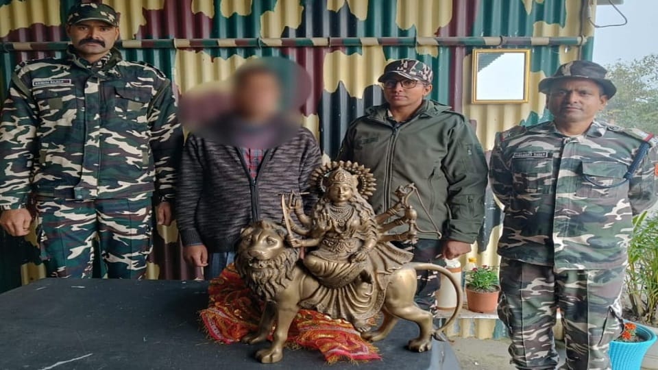 SSB caught brass statue at the border