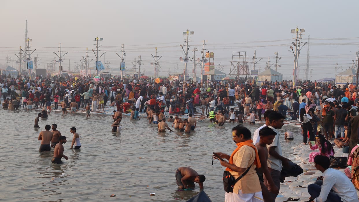 ill now around ten crore devotees have taken holy dip in Mahakumbh, preparations for Mauni Amavasya