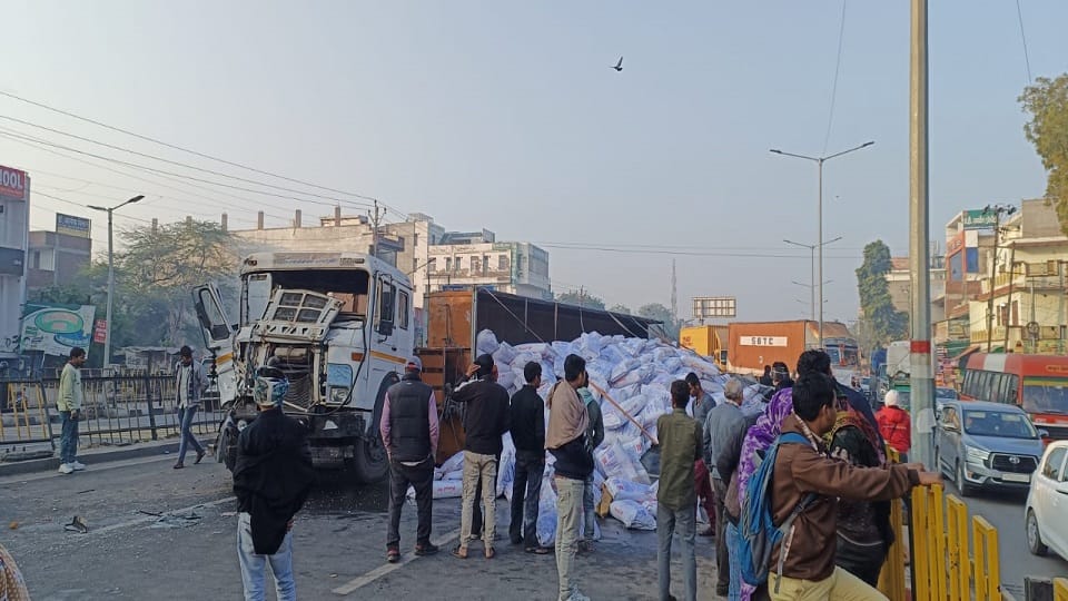 truck overturned while trying to save a car on highway vehiclesstuck in traffic jam for three hours
