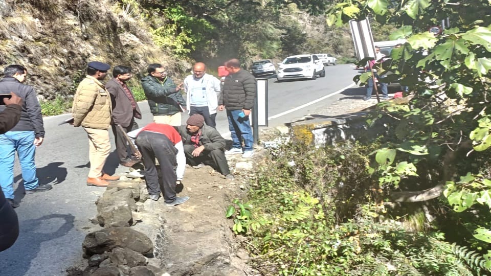 DM Vandana Singh go safety audit done on accident prone turns on top priority basis in nainital