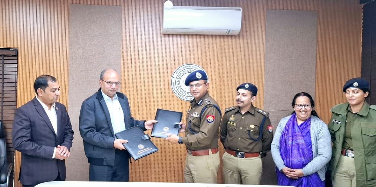 UP Diwas 2025 MoU between Kanpur Police and IIT work will be done on innovation and modernization of policing