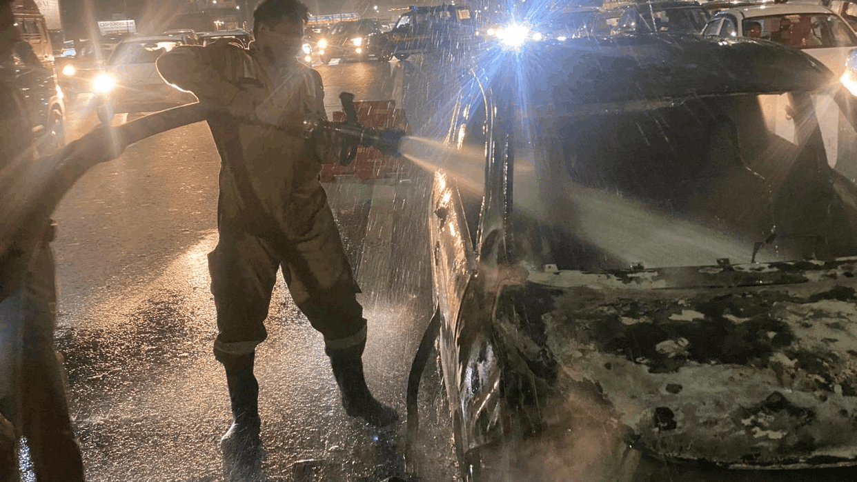 moving car caught fire on Indirapuram highway