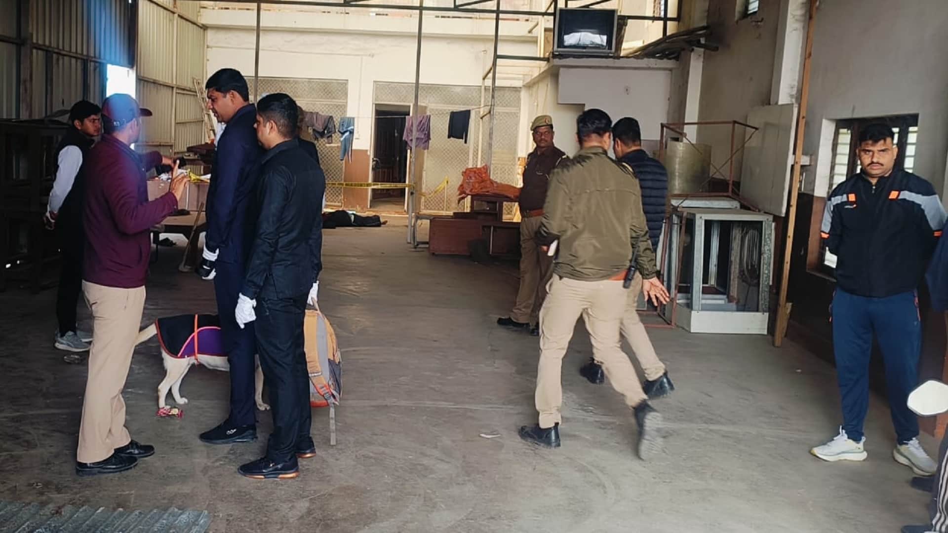 Servant had killed retired ADM In Kasganj Police arrested murder accused was stealing in guest house