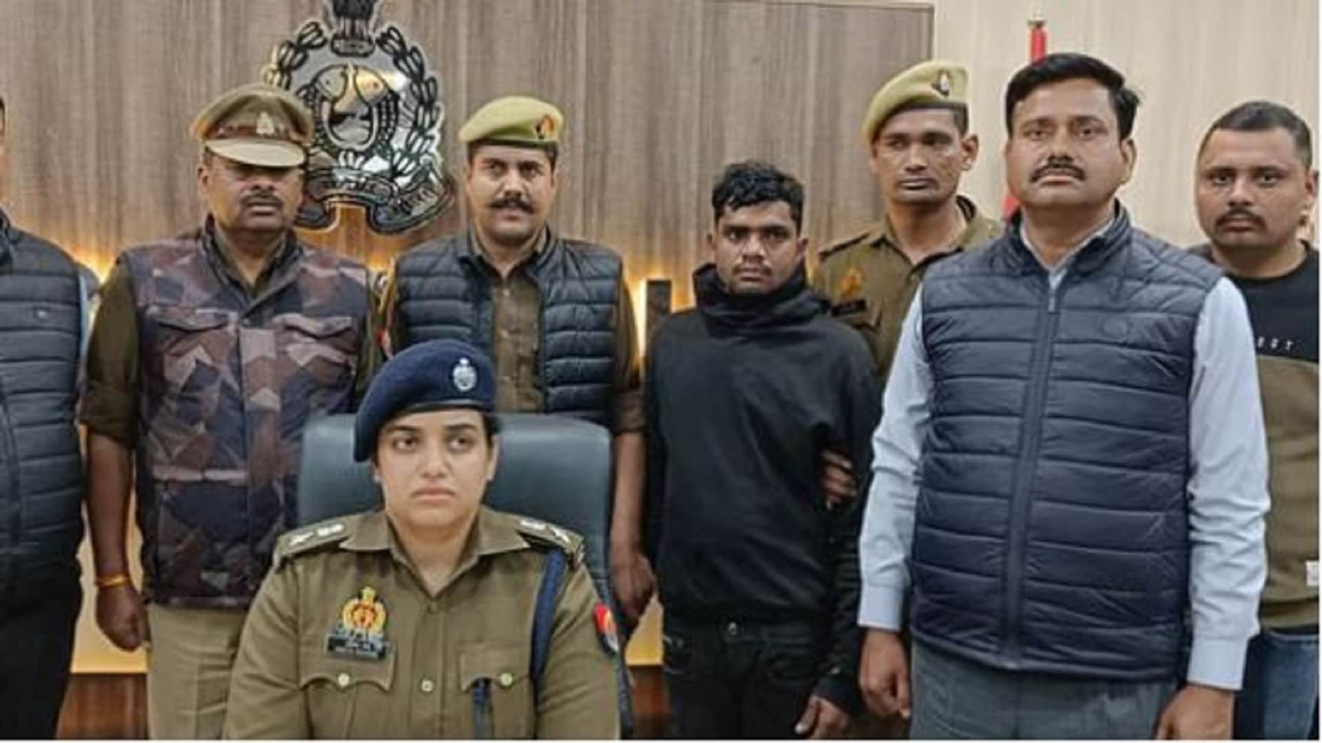 Servant had killed retired ADM In Kasganj Police arrested murder accused was stealing in guest house