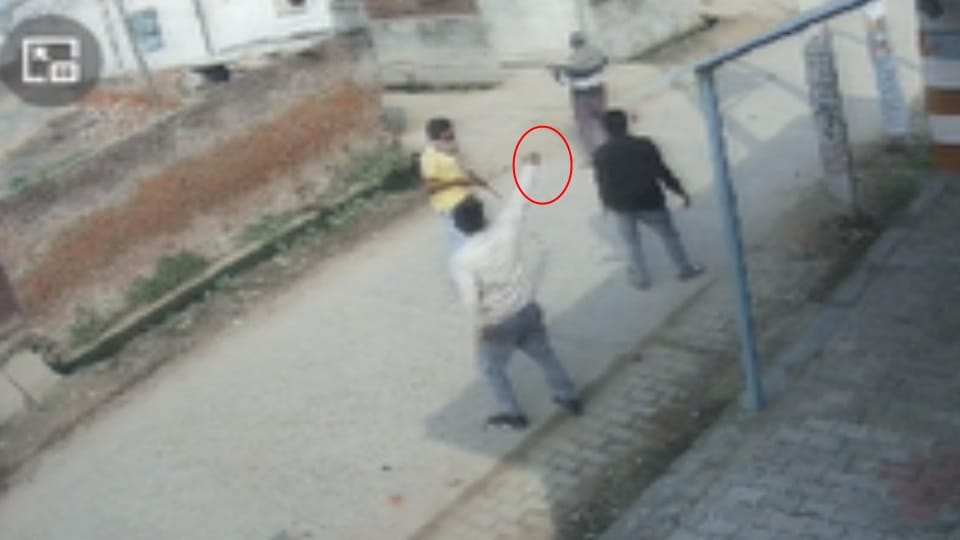 Meerut: Clash between two parties in Kithaur, 100 rounds of heavy firing, police tired while picking up shells