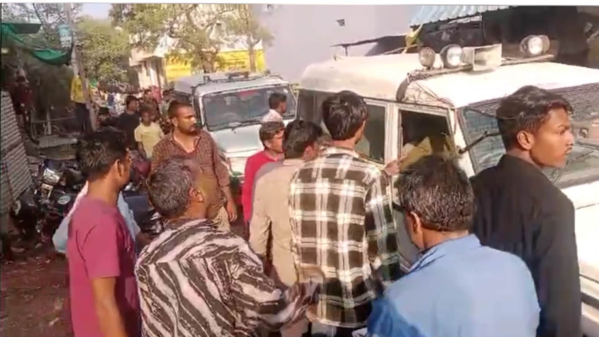 MP Police Attacked by Villagers During Raid in Neemuch Clash Over Drug Case Investigation news in Hindi