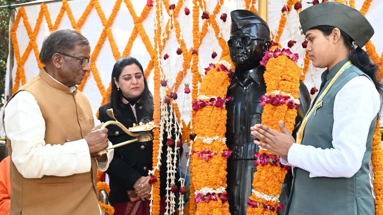 birth anniversary of subhash chandra bos pledge taken imbibe ideas eminent personalities honoured